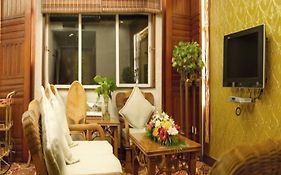 Hotel King The Land
